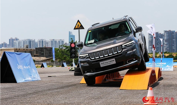 核心优势在性能人民网试驾Jeep大指挥官2.0T四驱